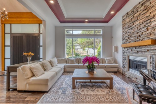 3067 Plateau Boulevard, Coquitlam, BC - Indoor Photo Showing Living Room With Fireplace