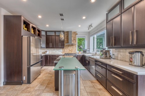 3067 Plateau Boulevard, Coquitlam, BC - Indoor Photo Showing Kitchen With Upgraded Kitchen