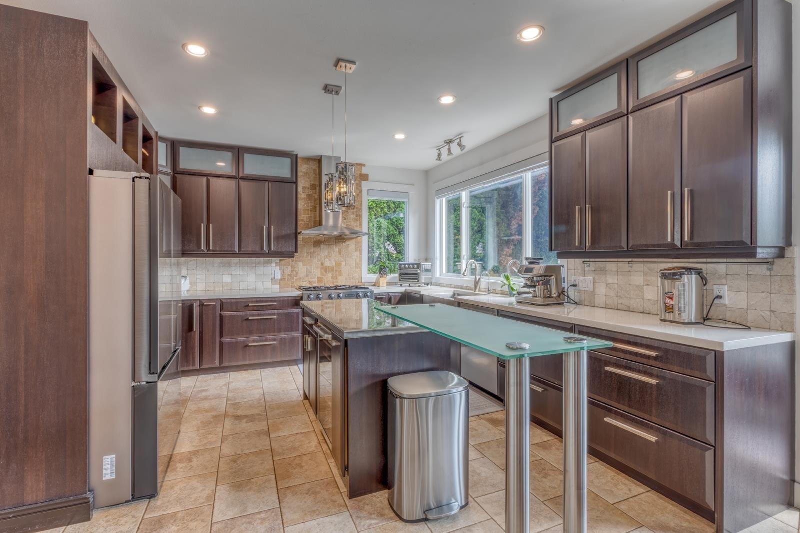 3067 Plateau Boulevard, Coquitlam, BC - Indoor Photo Showing Kitchen With Upgraded Kitchen