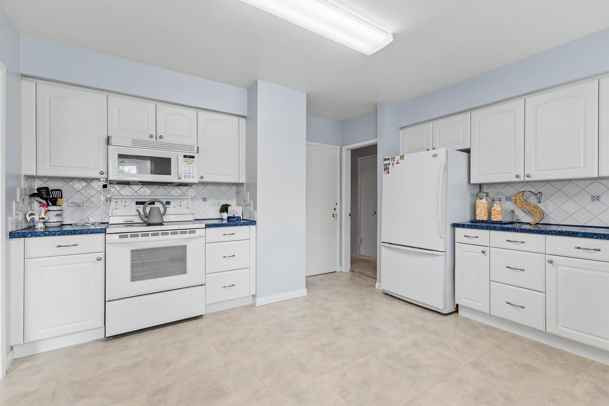 4830 Southlawn Drive, Burnaby, BC - Indoor Photo Showing Kitchen
