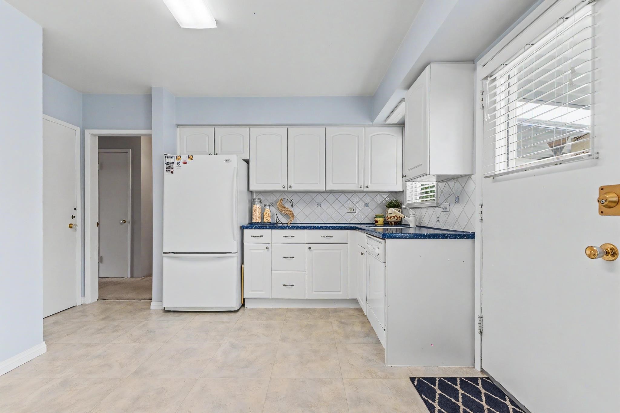 4830 Southlawn Drive, Burnaby, BC - Indoor Photo Showing Kitchen
