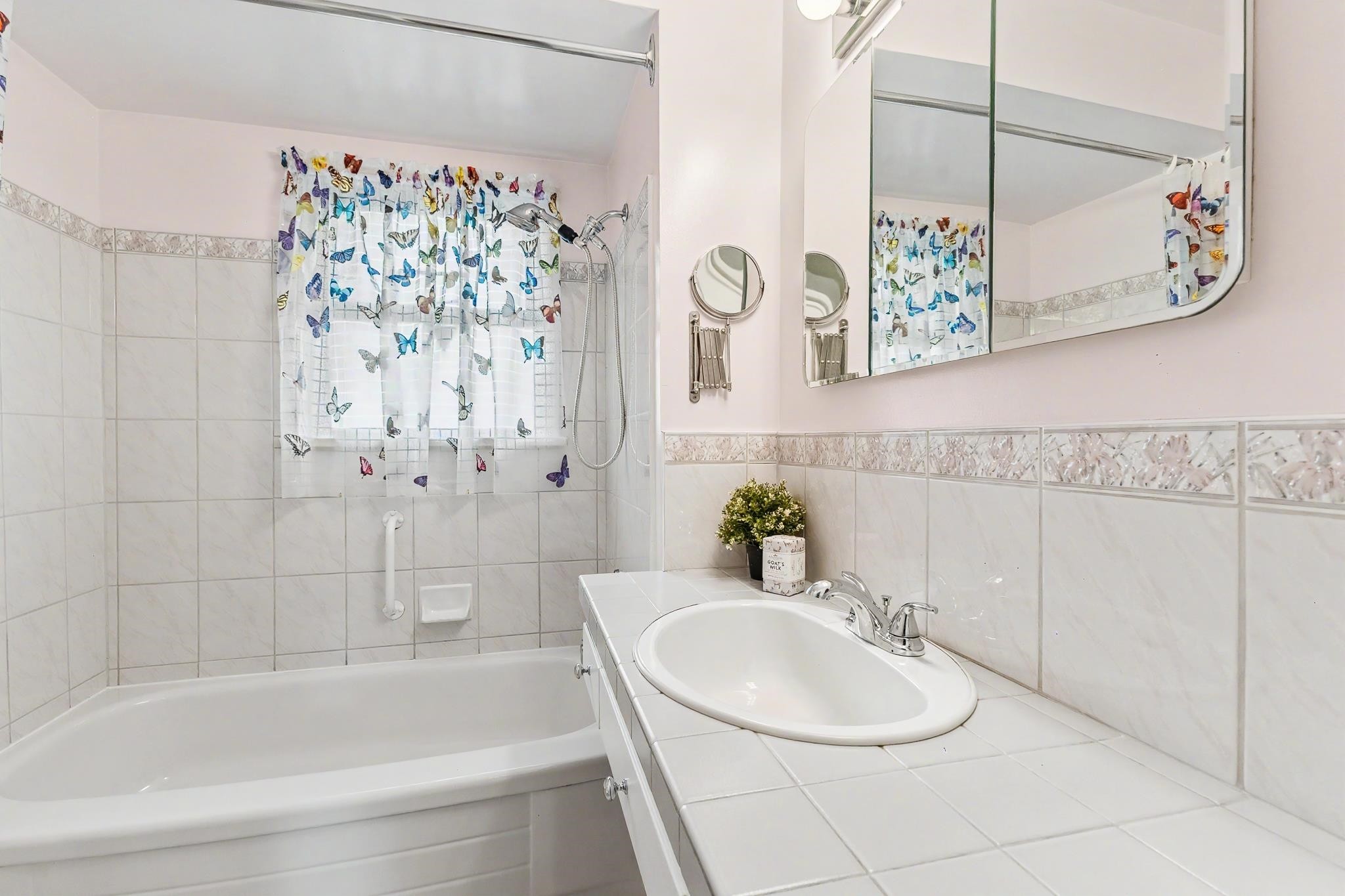 4830 Southlawn Drive, Burnaby, BC - Indoor Photo Showing Bathroom