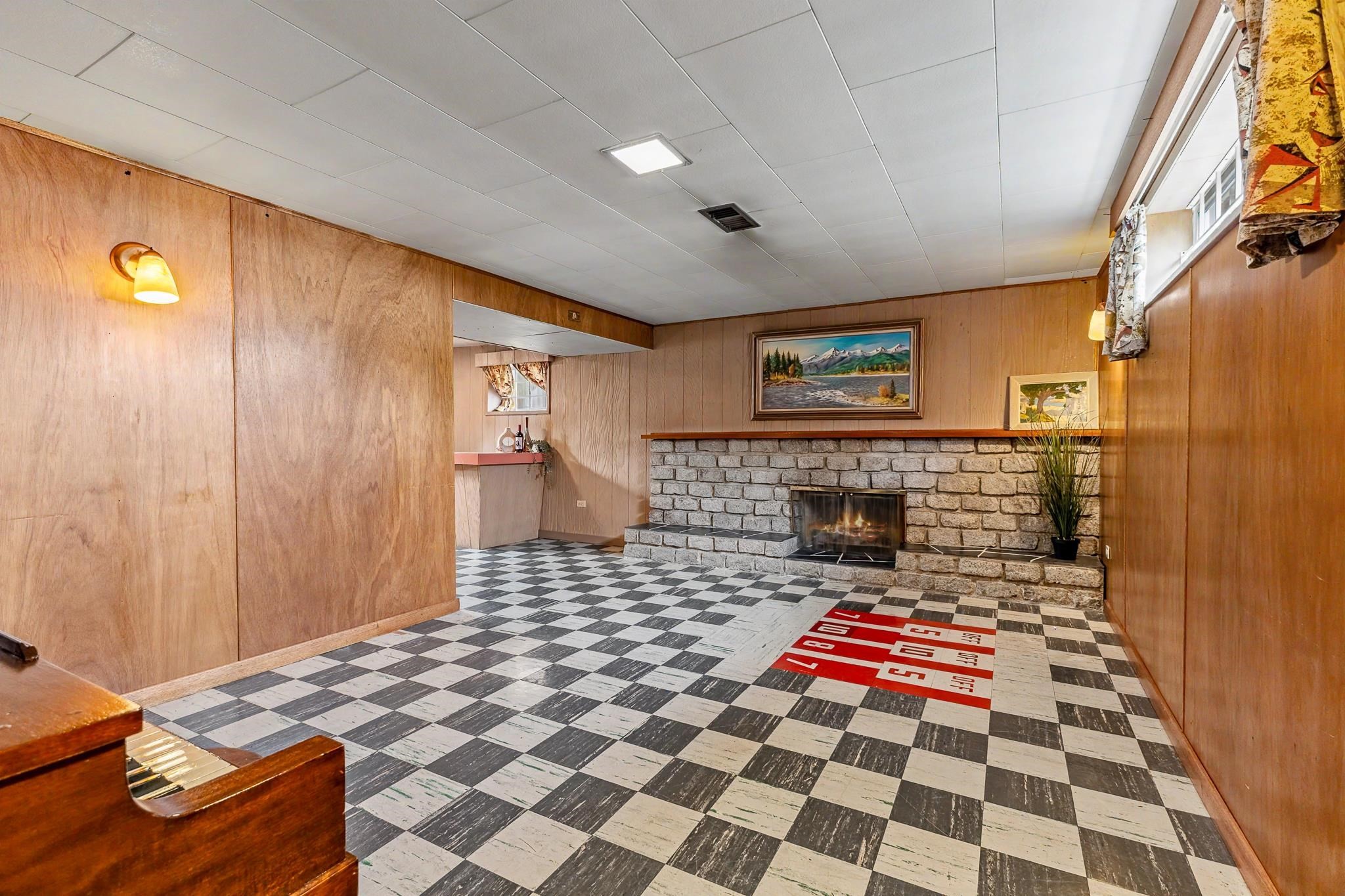 4830 Southlawn Drive, Burnaby, BC - Indoor Photo Showing Other Room With Fireplace