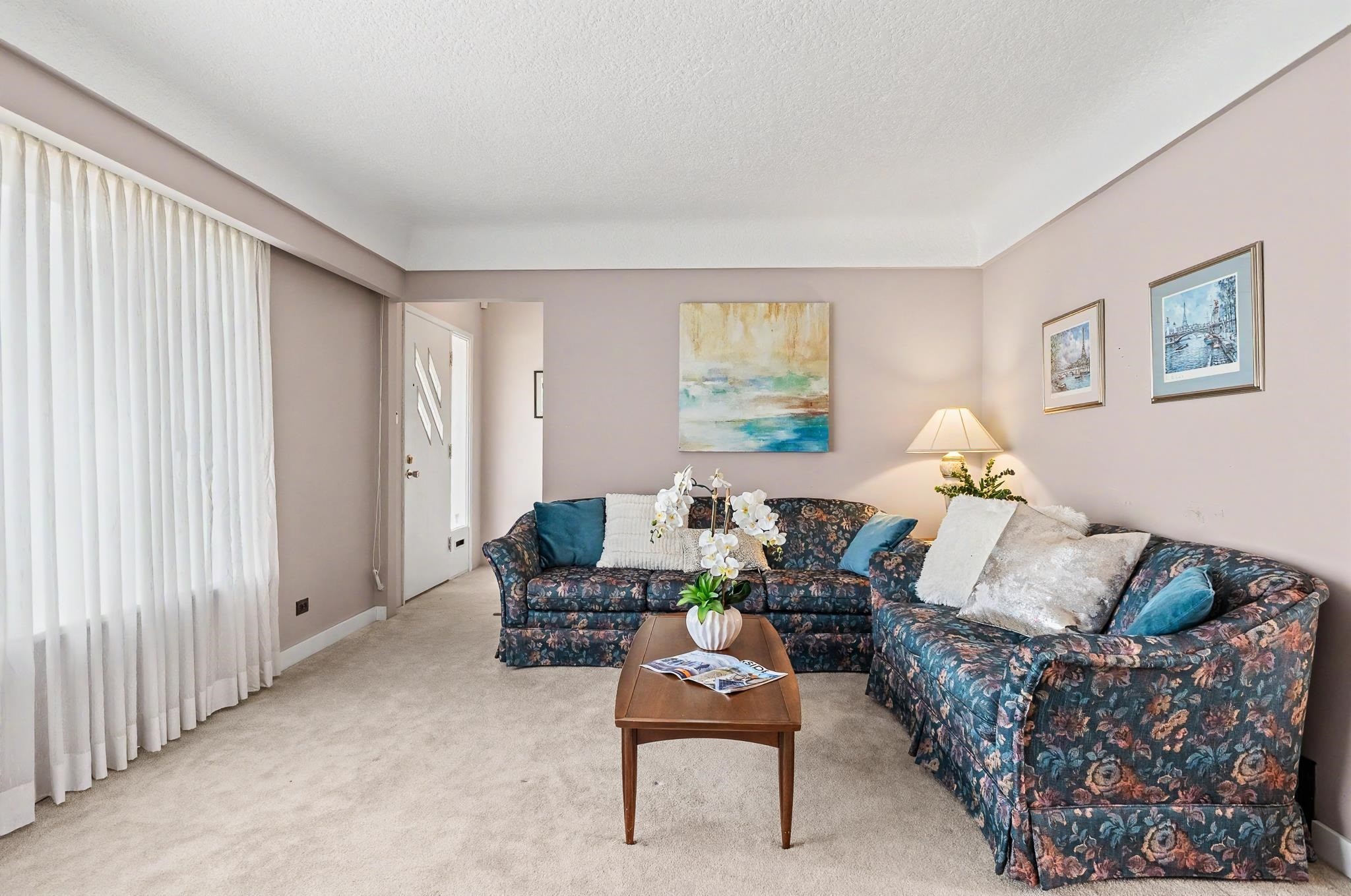 4830 Southlawn Drive, Burnaby, BC - Indoor Photo Showing Living Room