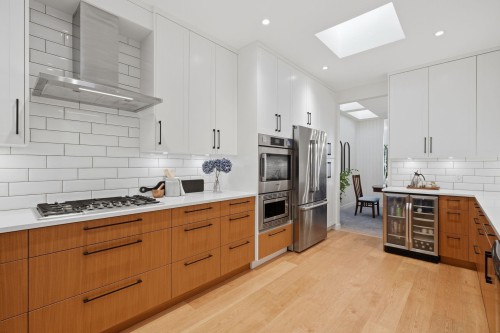 2343 Folkestone Way, West Vancouver, BC - Indoor Photo Showing Kitchen With Upgraded Kitchen