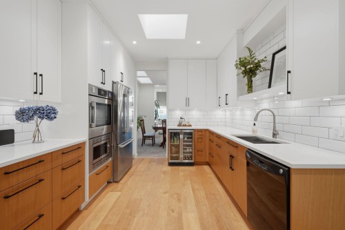2343 Folkestone Way, West Vancouver, BC - Indoor Photo Showing Kitchen With Upgraded Kitchen