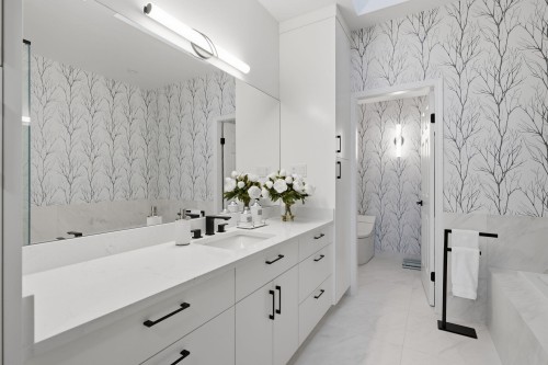 2343 Folkestone Way, West Vancouver, BC - Indoor Photo Showing Bathroom
