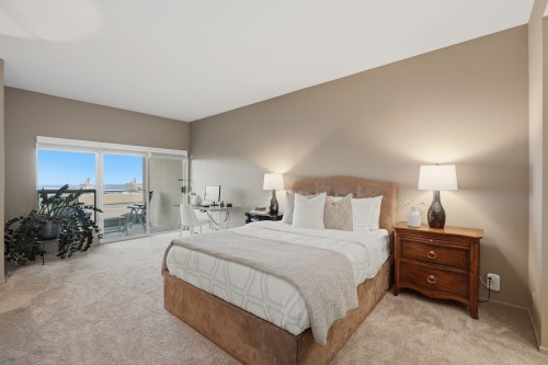2343 Folkestone Way, West Vancouver, BC - Indoor Photo Showing Bedroom