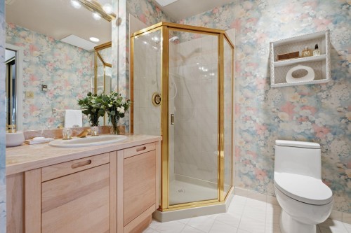 2343 Folkestone Way, West Vancouver, BC - Indoor Photo Showing Bathroom