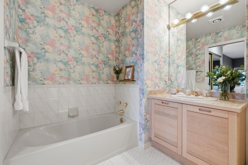 2343 Folkestone Way, West Vancouver, BC - Indoor Photo Showing Bathroom