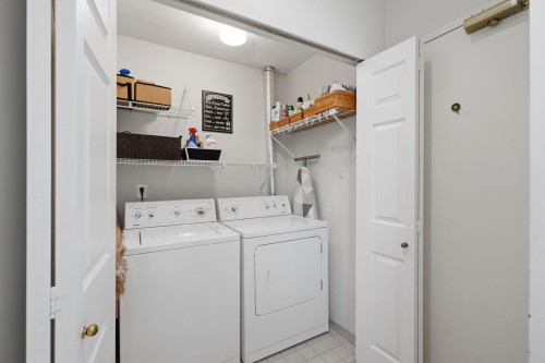 2343 Folkestone Way, West Vancouver, BC - Indoor Photo Showing Laundry Room