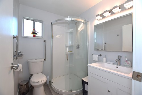 2904 Tatla Place, Coquitlam, BC - Indoor Photo Showing Bathroom