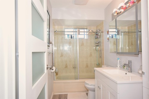 2904 Tatla Place, Coquitlam, BC - Indoor Photo Showing Bathroom