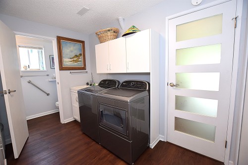 2904 Tatla Place, Coquitlam, BC - Indoor Photo Showing Laundry Room