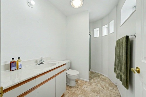 3630 Cambridge Street, Vancouver, BC - Indoor Photo Showing Bathroom