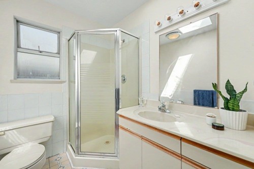 3630 Cambridge Street, Vancouver, BC - Indoor Photo Showing Bathroom