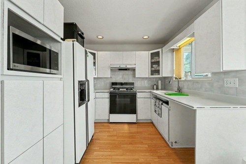 3630 Cambridge Street, Vancouver, BC - Indoor Photo Showing Kitchen