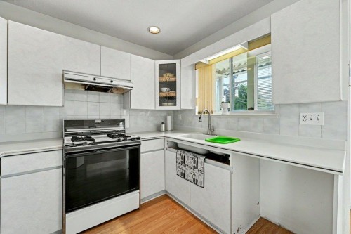 3630 Cambridge Street, Vancouver, BC - Indoor Photo Showing Kitchen