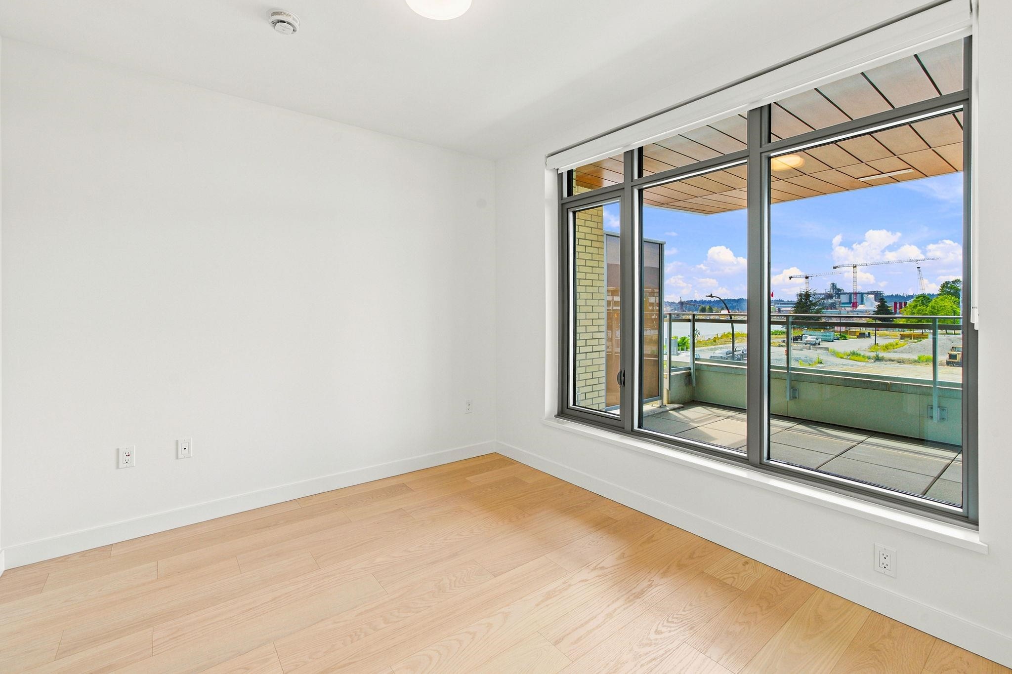 301-785 Harbour Way, North Vancouver, BC - Indoor Photo Showing Other Room