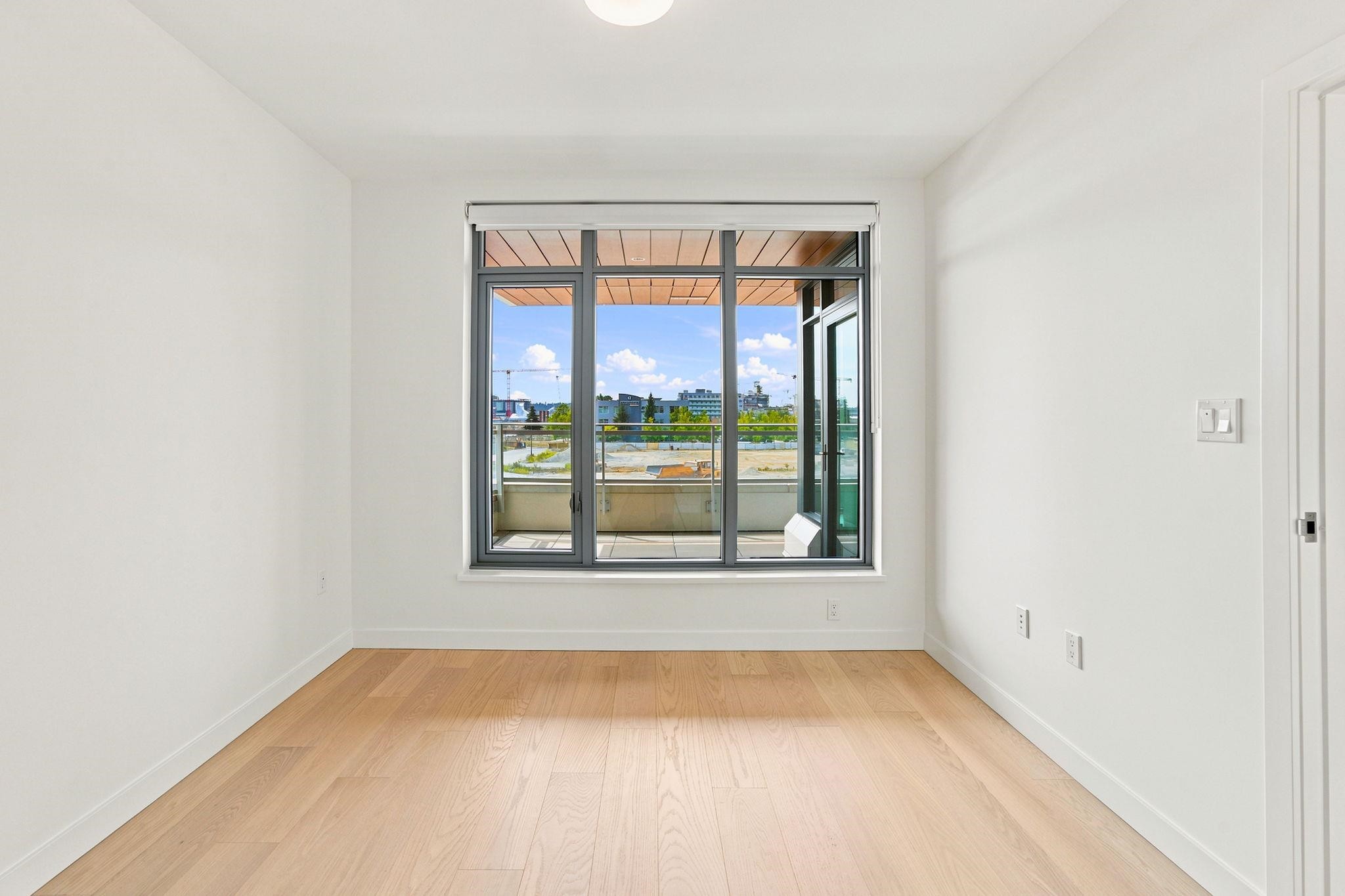 301-785 Harbour Way, North Vancouver, BC - Indoor Photo Showing Other Room