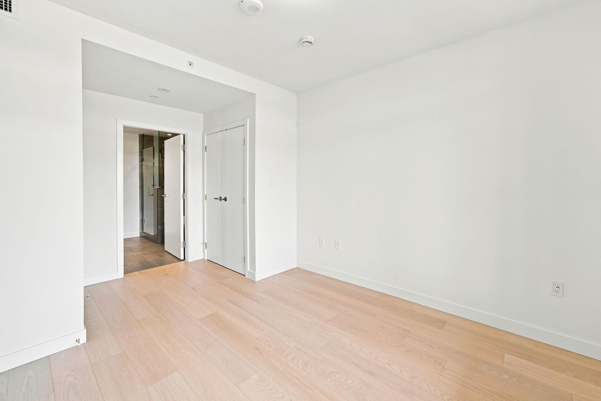 301-785 Harbour Way, North Vancouver, BC - Indoor Photo Showing Other Room