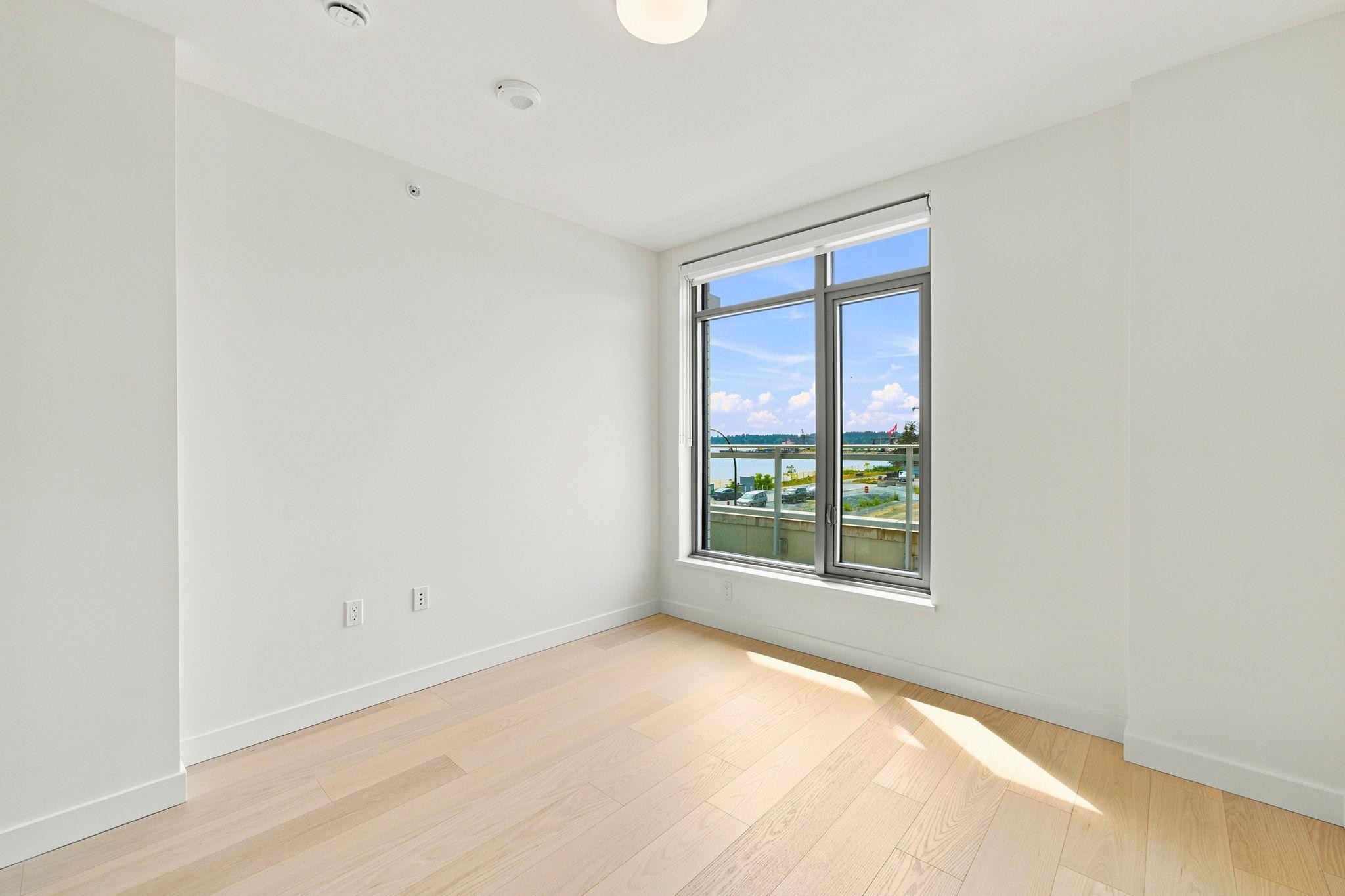 301-785 Harbour Way, North Vancouver, BC - Indoor Photo Showing Other Room