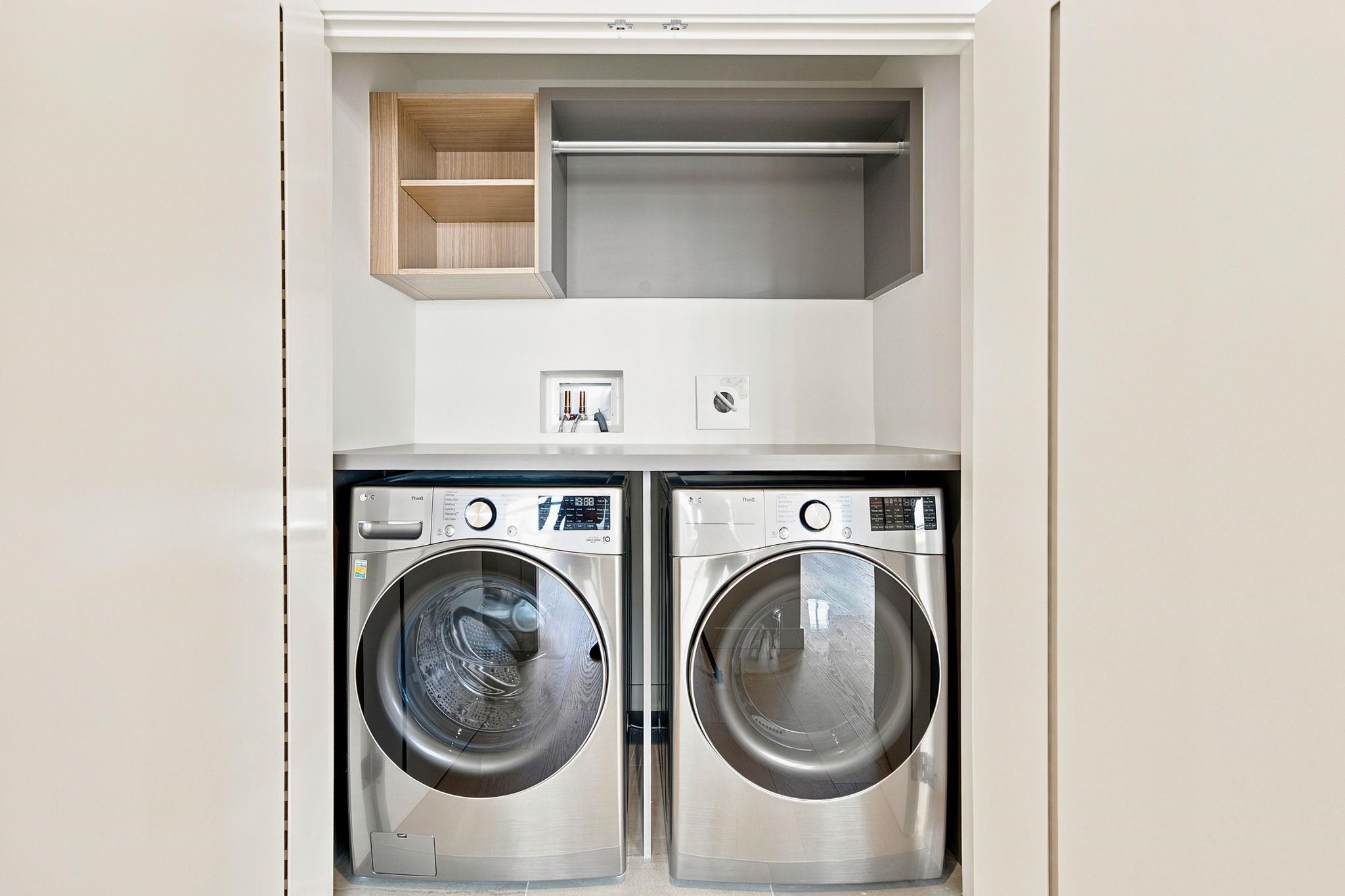 301-785 Harbour Way, North Vancouver, BC - Indoor Photo Showing Laundry Room