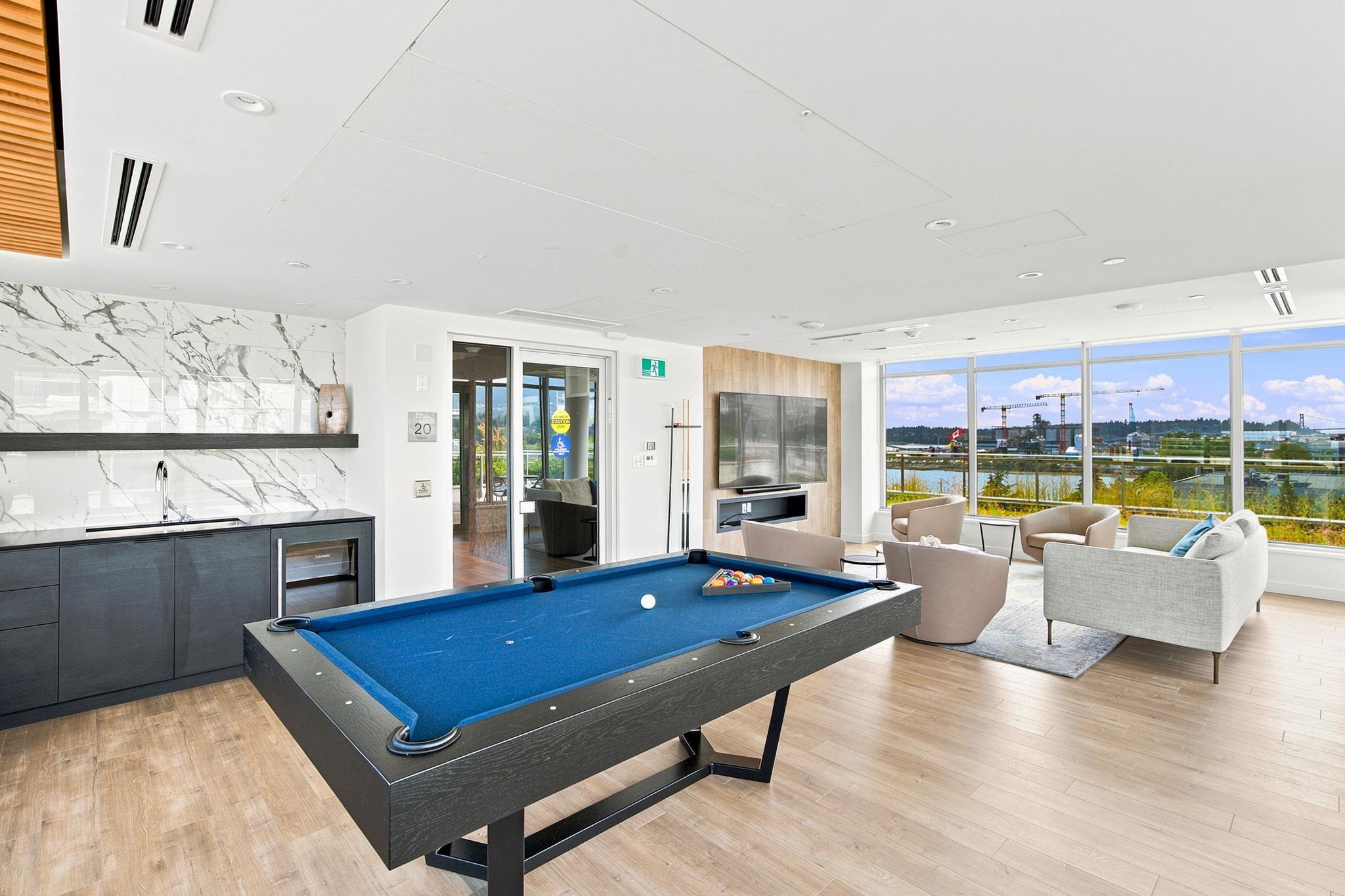 301-785 Harbour Way, North Vancouver, BC - Indoor Photo Showing Other Room