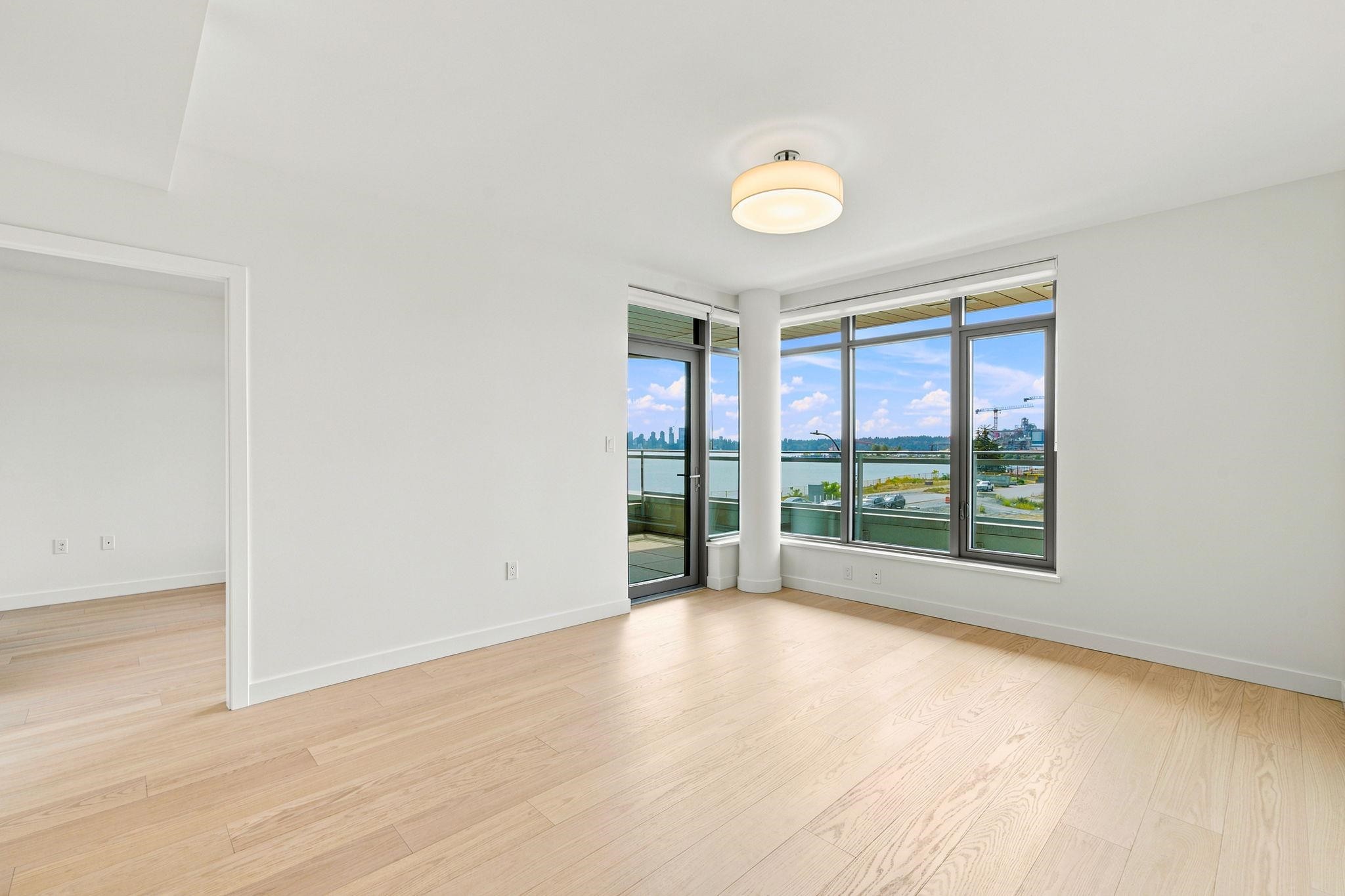 301-785 Harbour Way, North Vancouver, BC - Indoor Photo Showing Other Room