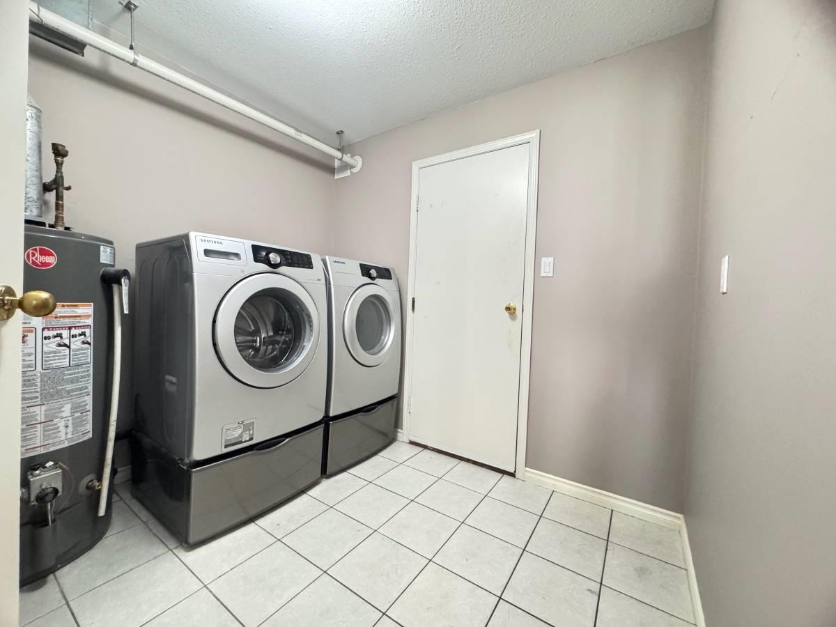 2309 Kensington Crescent, Port Coquitlam, BC - Indoor Photo Showing Laundry Room