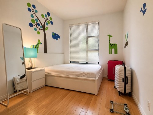 22** 12Th Avenue W, Vancouver, BC - Indoor Photo Showing Bedroom