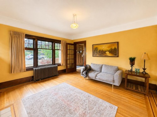 4117 11Th Avenue W, Vancouver, BC - Indoor Photo Showing Living Room
