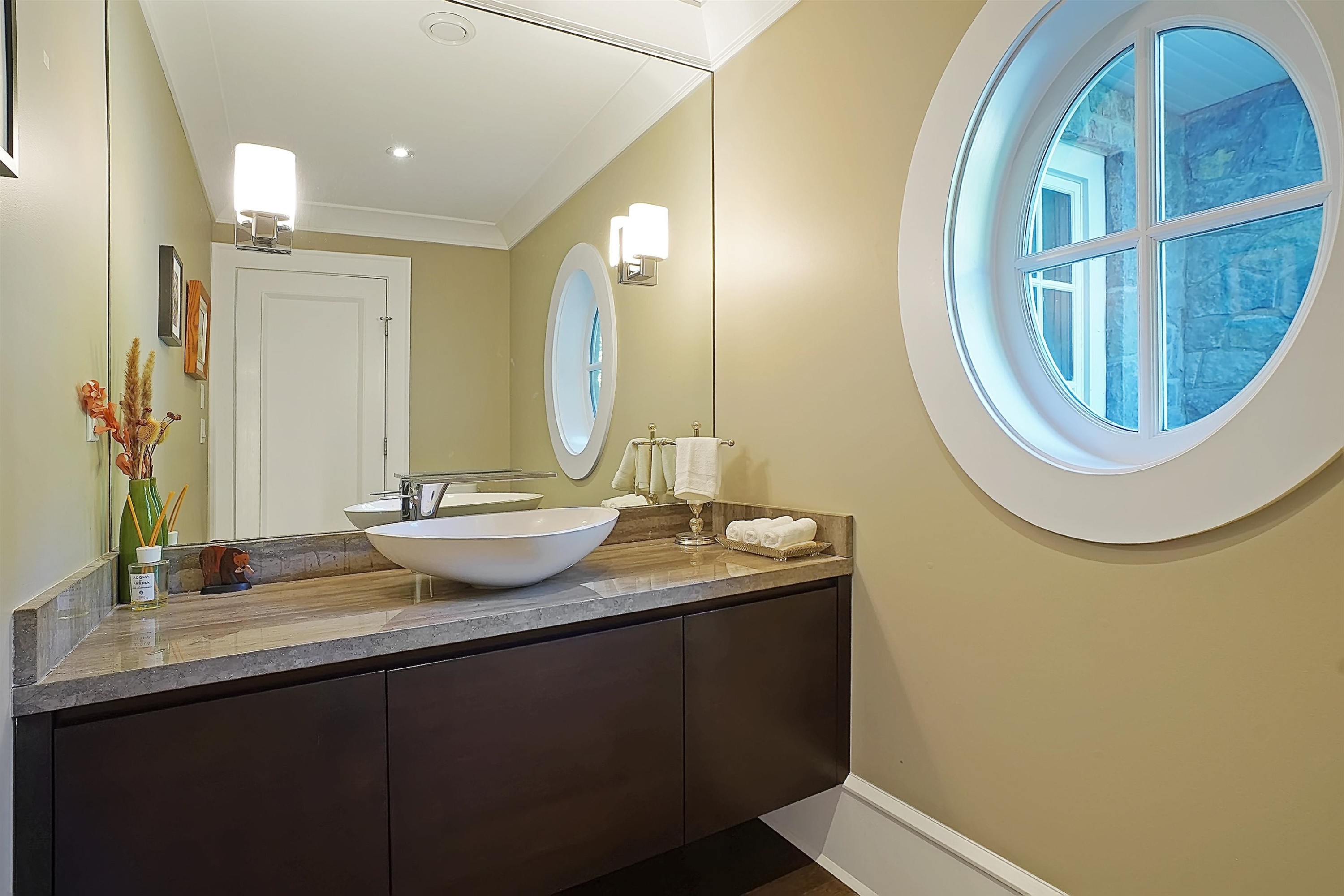 2920 Mathers Avenue, West Vancouver, BC - Indoor Photo Showing Bathroom