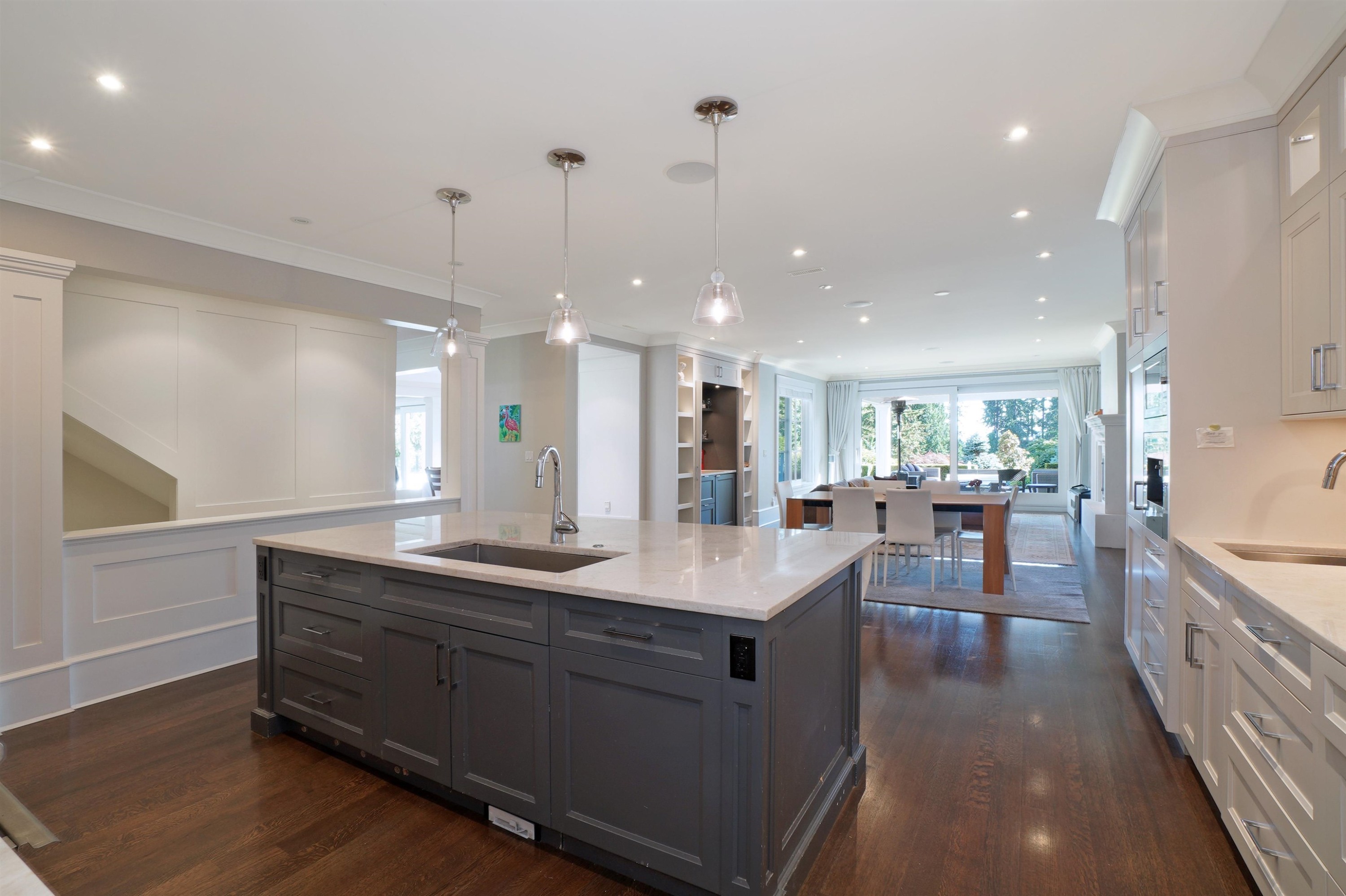 2920 Mathers Avenue, West Vancouver, BC - Indoor Photo Showing Kitchen With Upgraded Kitchen