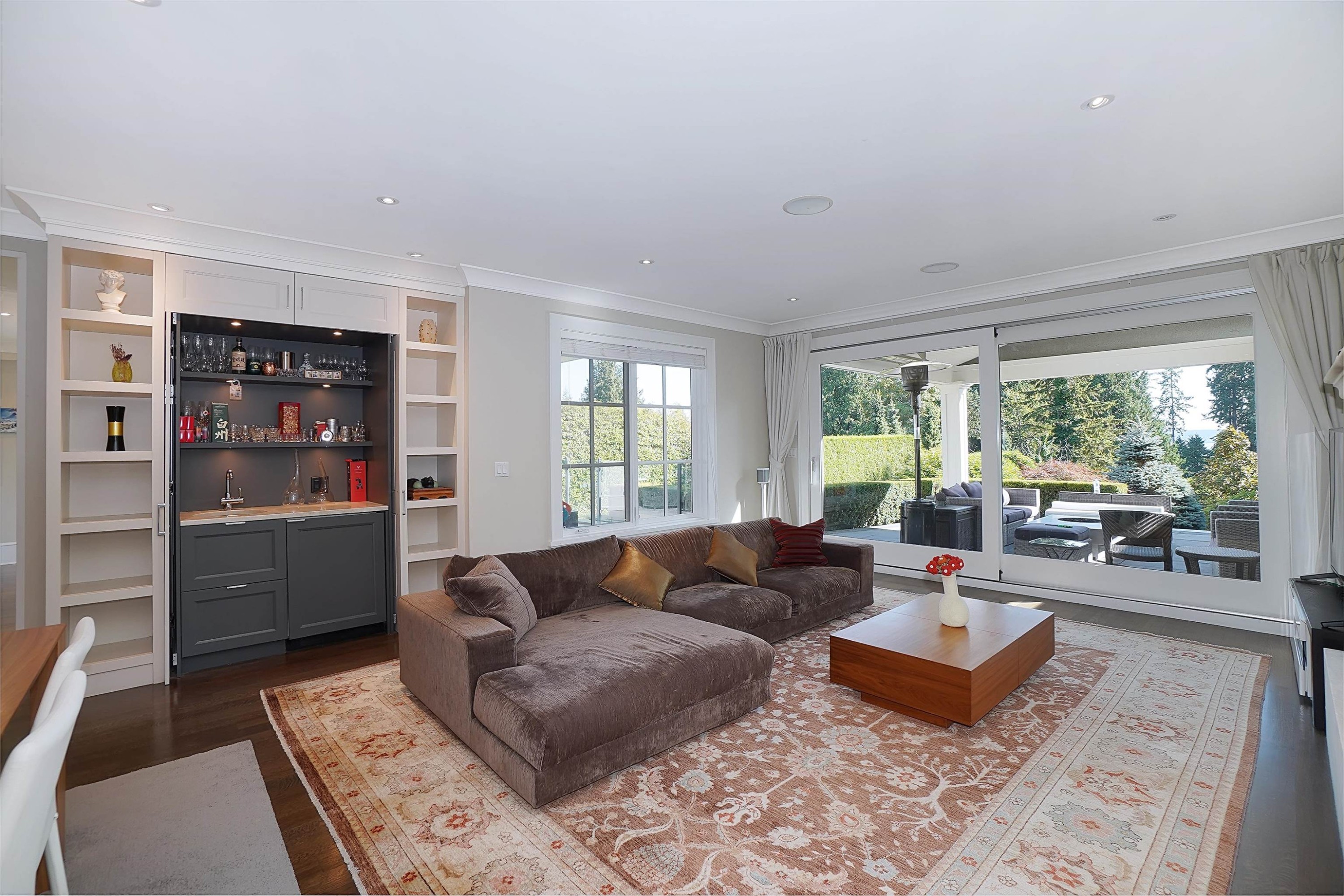 2920 Mathers Avenue, West Vancouver, BC - Indoor Photo Showing Living Room