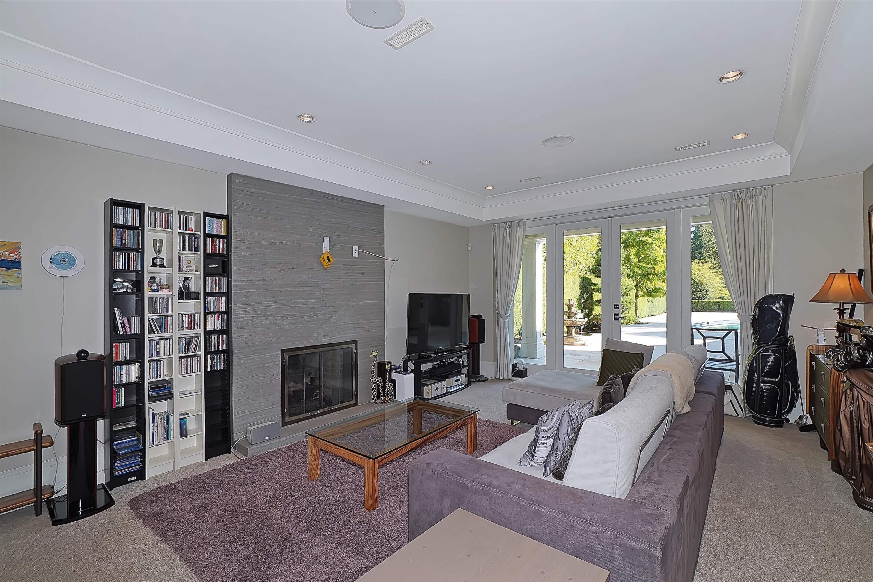 2920 Mathers Avenue, West Vancouver, BC - Indoor Photo Showing Living Room With Fireplace