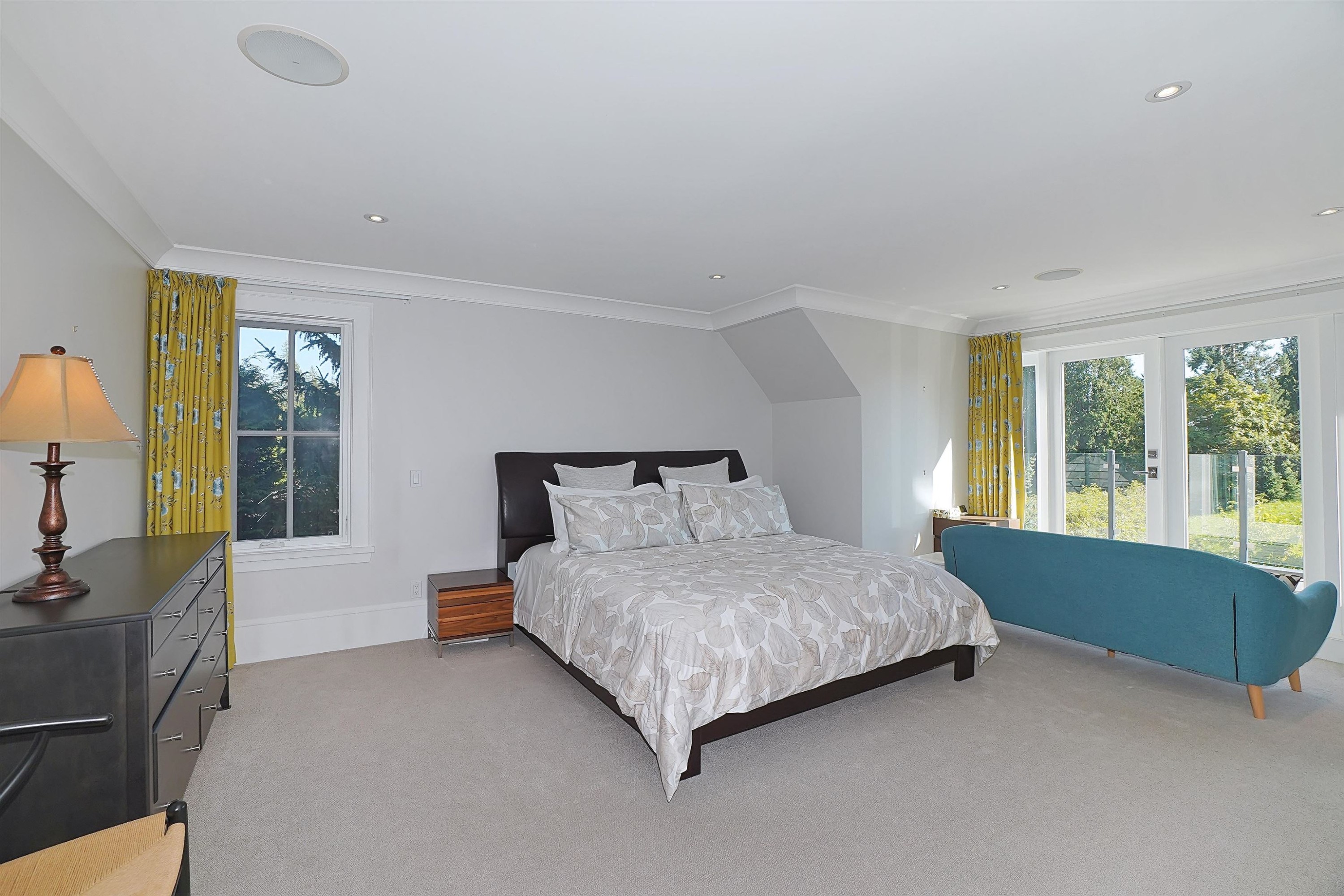 2920 Mathers Avenue, West Vancouver, BC - Indoor Photo Showing Bedroom