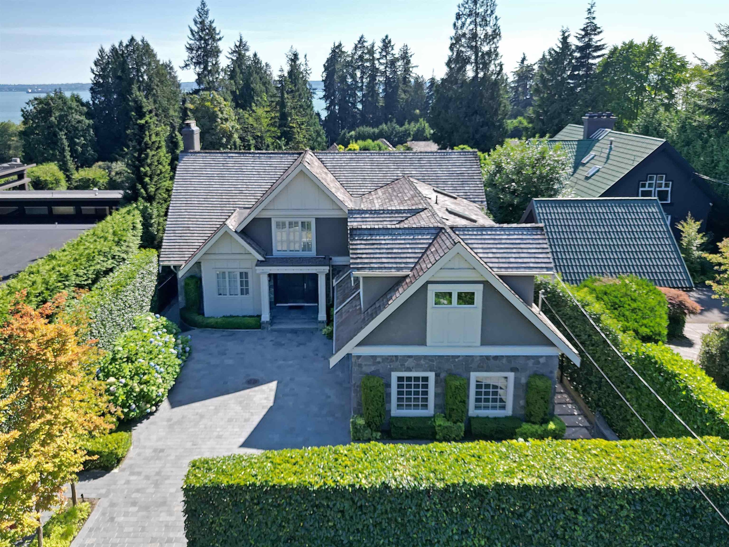 2920 Mathers Avenue, West Vancouver, BC - Outdoor With Facade