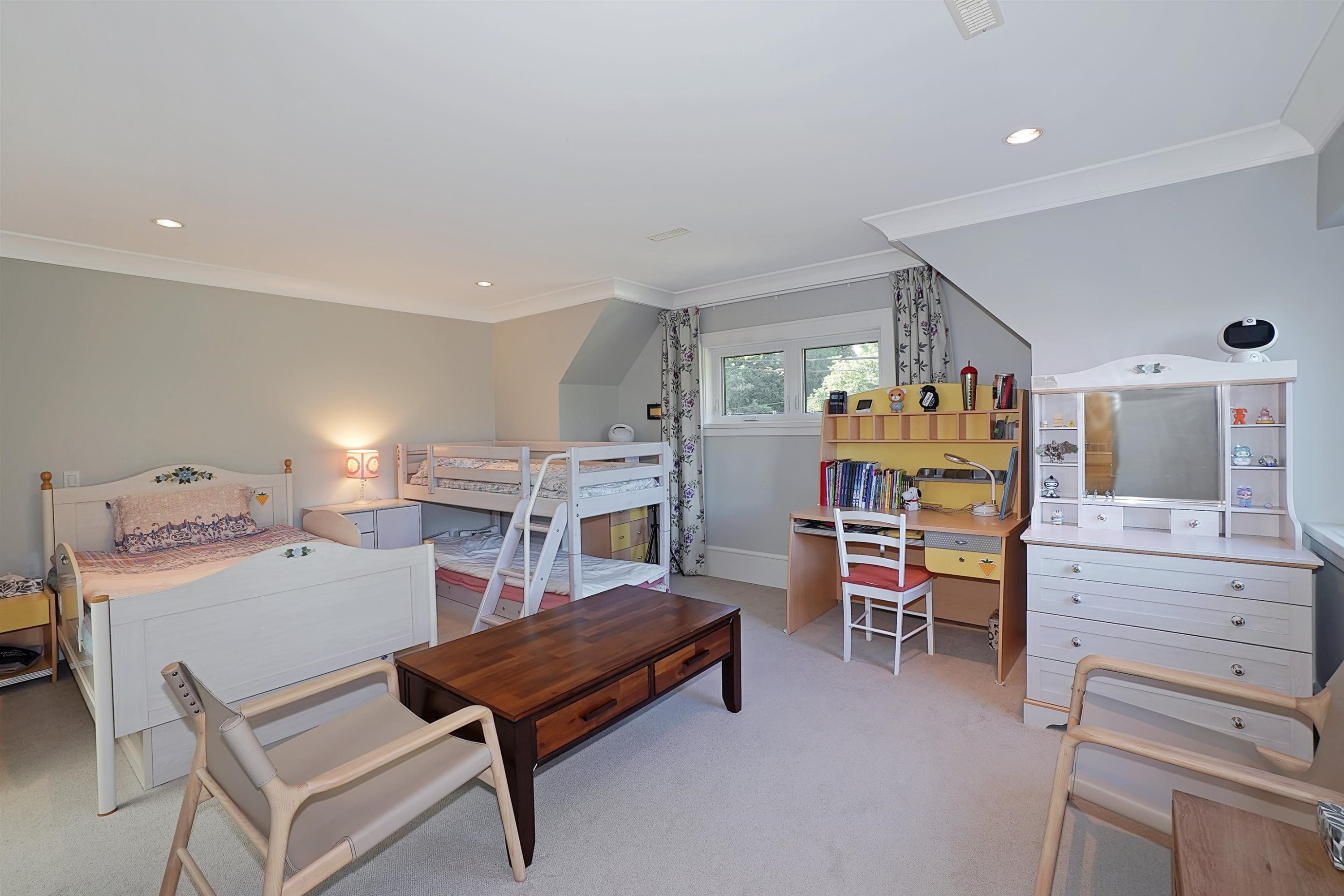 2920 Mathers Avenue, West Vancouver, BC - Indoor Photo Showing Bedroom