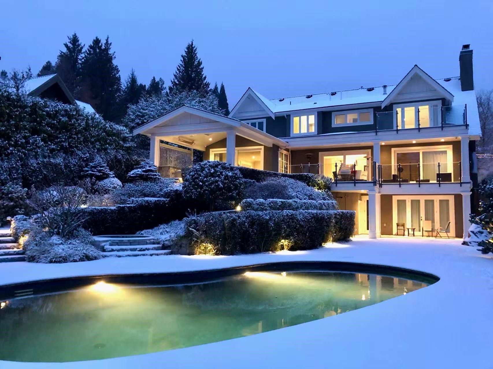 2920 Mathers Avenue, West Vancouver, BC - Outdoor