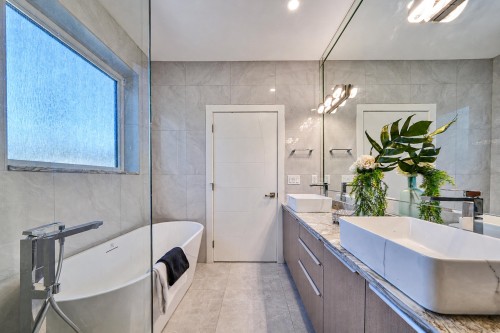 6576 Yew Street, Vancouver, BC - Indoor Photo Showing Bathroom