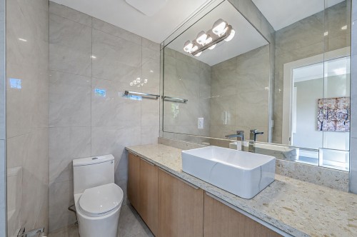 6576 Yew Street, Vancouver, BC - Indoor Photo Showing Bathroom