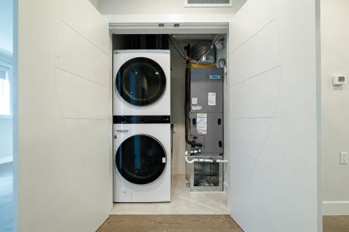 6576 Yew Street, Vancouver, BC - Indoor Photo Showing Laundry Room