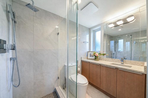 6576 Yew Street, Vancouver, BC - Indoor Photo Showing Bathroom