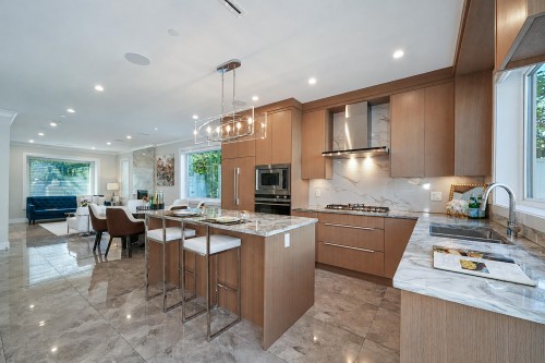 6576 Yew Street, Vancouver, BC - Indoor Photo Showing Kitchen With Upgraded Kitchen