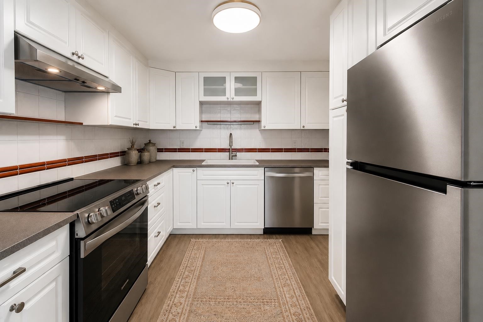 962 11Th Avenue E, Vancouver, BC - Indoor Photo Showing Kitchen