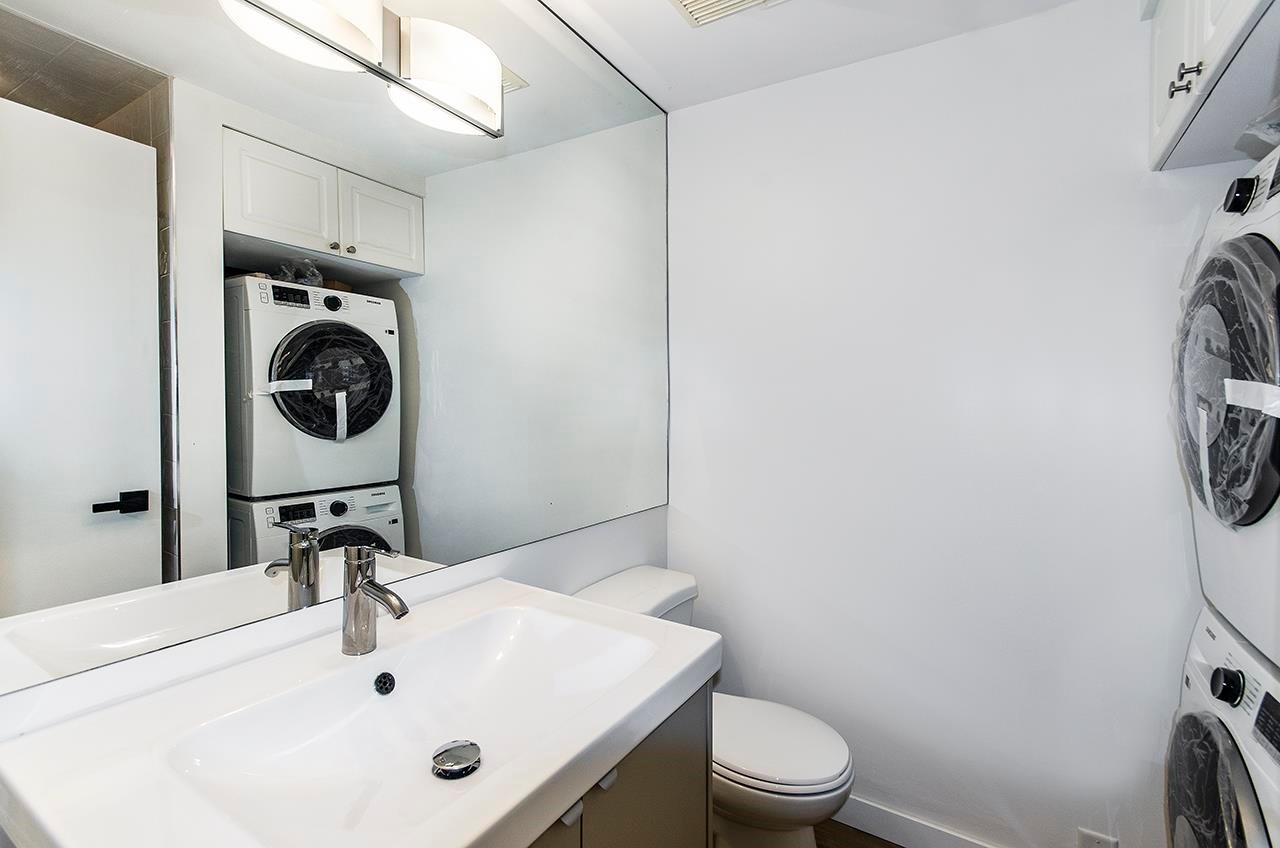 962 11Th Avenue E, Vancouver, BC - Indoor Photo Showing Laundry Room