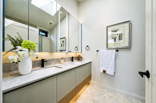 1-3836 21St Avenue W, Vancouver, BC - Indoor Photo Showing Bathroom