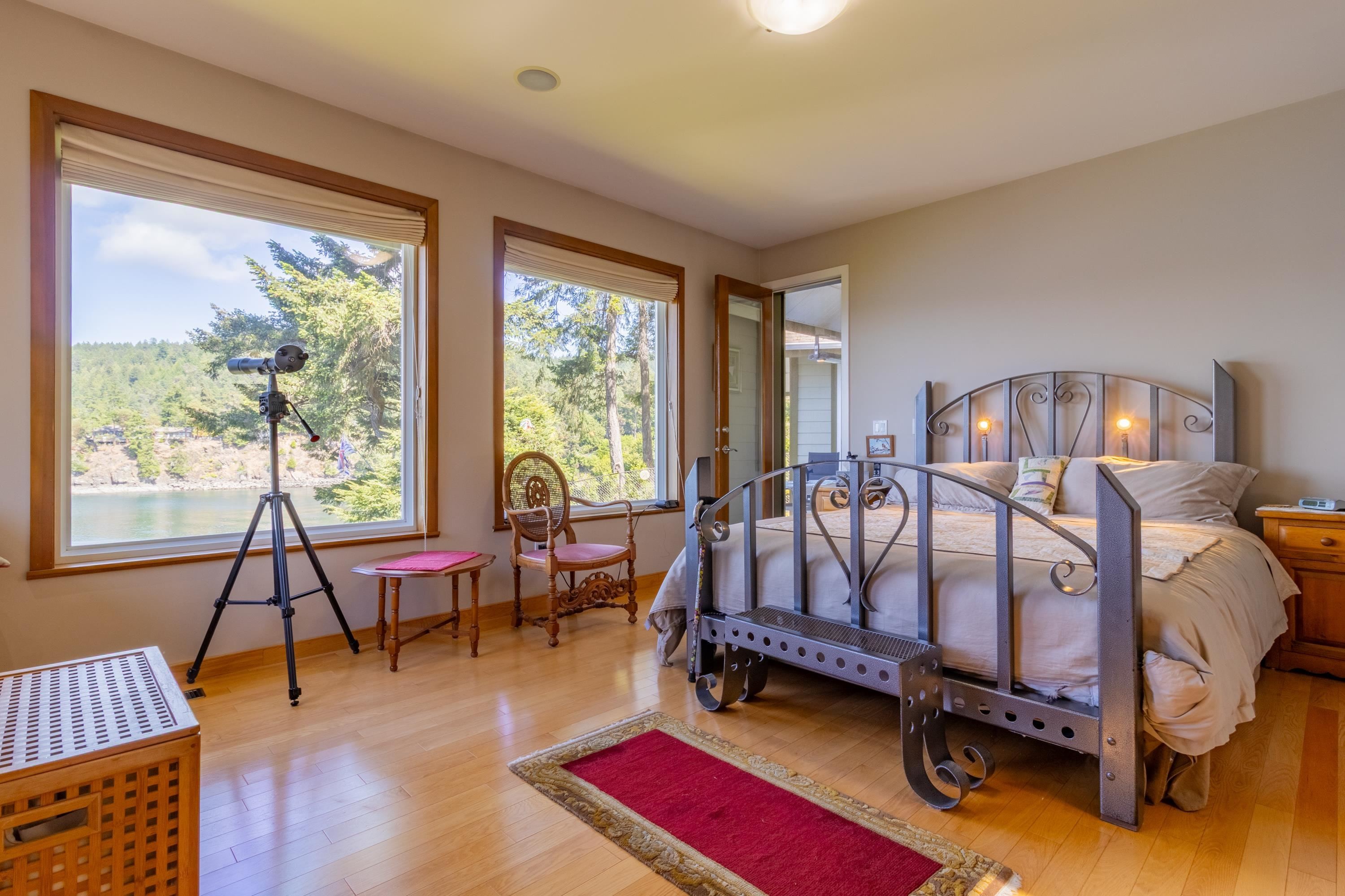 1602 Chart Drive, Pender Island, BC - Indoor Photo Showing Bedroom