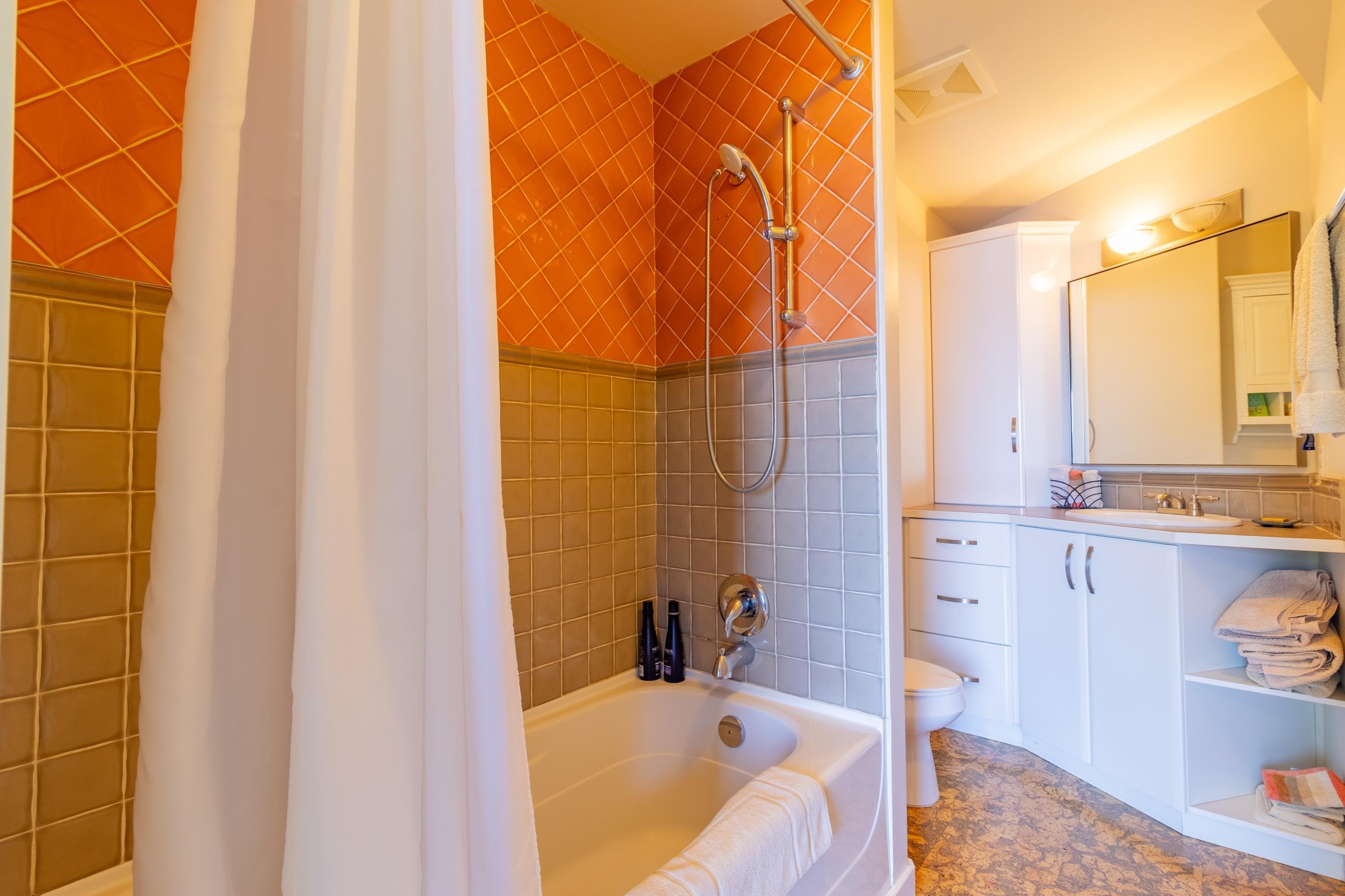 1602 Chart Drive, Pender Island, BC - Indoor Photo Showing Bathroom